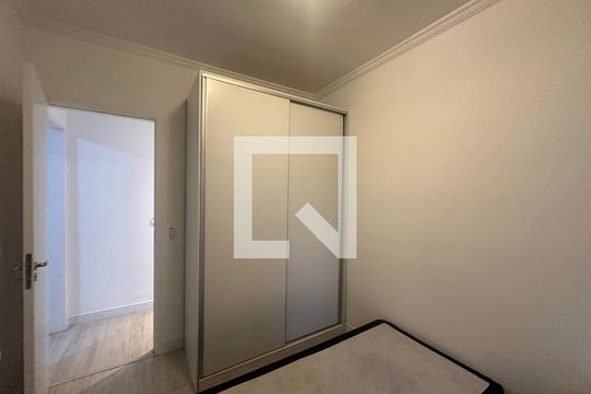 Quarto de apartamento à venda com 2 quartos, 69m² em Jardim Tupanci, Barueri