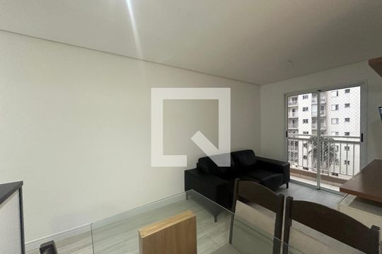Sala de apartamento à venda com 2 quartos, 69m² em Jardim Tupanci, Barueri