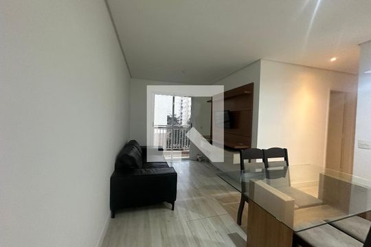 Sala de apartamento à venda com 2 quartos, 69m² em Jardim Tupanci, Barueri