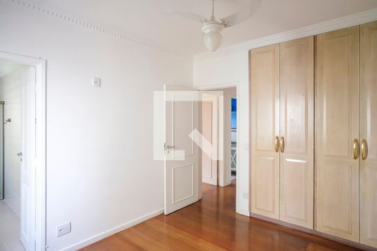 Suíte de apartamento à venda com 3 quartos, 98m² em Santo Antônio, São Caetano do Sul