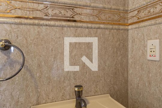 Banheiro da Suíte de casa de condomínio para alugar com 3 quartos, 129m² em Parque Casa de Pedra, São Paulo