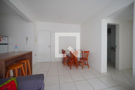 Sala de apartamento para alugar com 2 quartos, 65m² em Forquilhinhas, São José