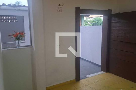 Sala de casa de condomínio para alugar com 2 quartos, 160m² em Pechincha, Rio de Janeiro