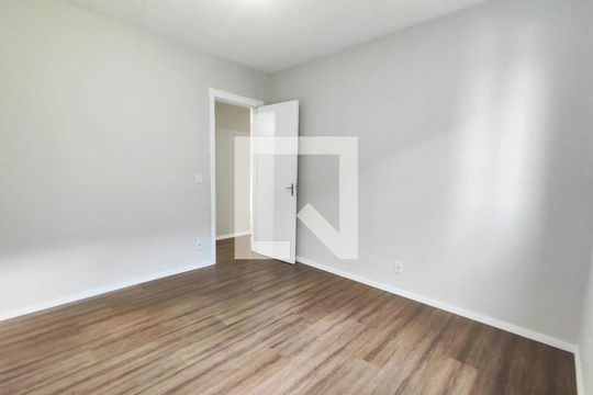 Quarto 2 de apartamento para alugar com 2 quartos, 45m² em Restinga, Porto Alegre