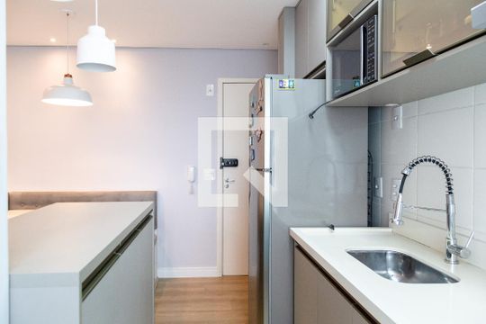 Cozinha  de apartamento à venda com 2 quartos, 42m² em Vila Galvão, Guarulhos