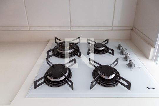 Cozinha  de apartamento à venda com 2 quartos, 42m² em Vila Galvão, Guarulhos