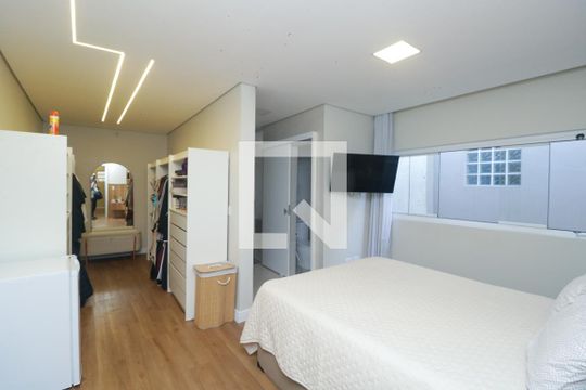 Suíte Master de casa à venda com 4 quartos, 250m² em Santa Terezinha, Santo André