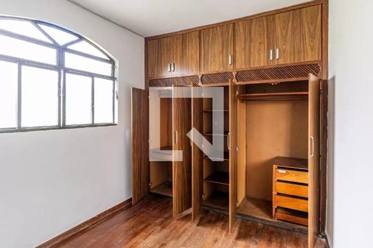 Quarto de casa para alugar com 3 quartos, 120m² em Alvorada, Contagem