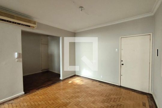 Sala de apartamento para alugar com 2 quartos, 77m² em Rio Branco, Porto Alegre