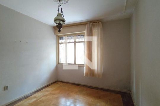 Quarto 2 de apartamento para alugar com 2 quartos, 77m² em Rio Branco, Porto Alegre