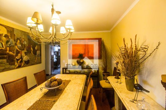 Sala  de apartamento à venda com 3 quartos, 168m² em Alphaville, Barueri