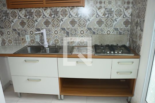 Casa de Condomínio para alugar com 2 quartos, 50m² em Chácara Belverde, Cotia