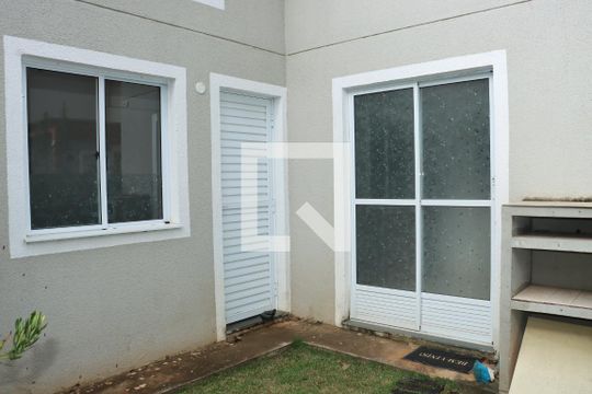 Casa de Condomínio para alugar com 2 quartos, 50m² em Chácara Belverde, Cotia