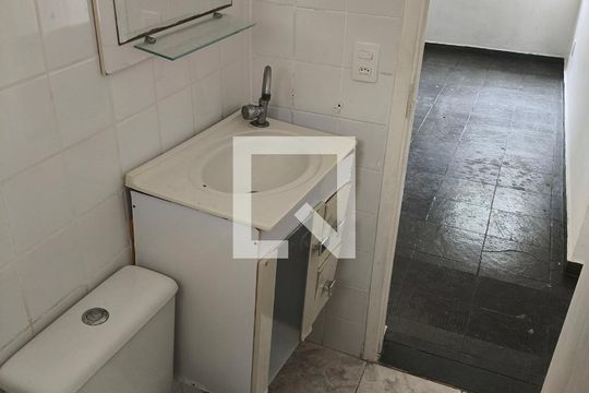Banheiro de apartamento à venda com 2 quartos, 48m² em Campo Grande, Rio de Janeiro