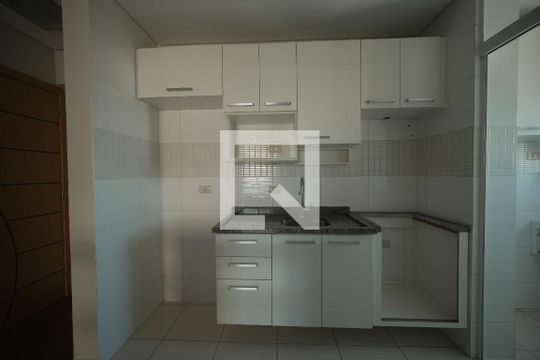 Cozinha de apartamento para alugar com 2 quartos, 68m² em Cristo Rei, Curitiba
