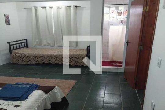 Casa de Condomínio para alugar com 2 quartos, 58m² em Peró, Cabo Frio