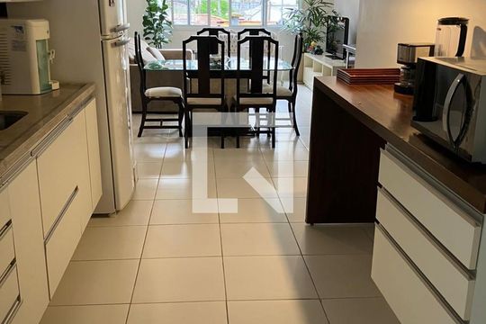 Cozinha de apartamento para alugar com 3 quartos, 111m² em Itaim Bibi, São Paulo