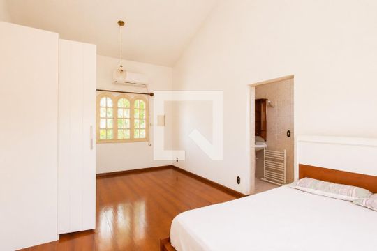 Quarto 2 de casa para alugar com 4 quartos, 520m² em Guarujá, Porto Alegre