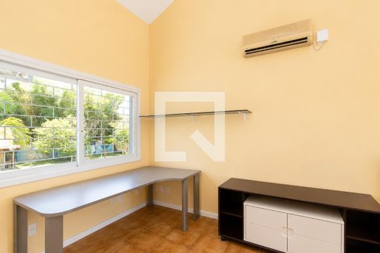 Quarto 1 de casa para alugar com 4 quartos, 520m² em Guarujá, Porto Alegre