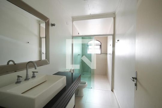Casa para alugar com 4 quartos, 380m² em Vila Eldizia, Santo André