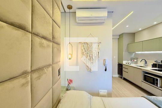 Quarto de kitnet/studio à venda com 1 quarto, 22m² em Jardim das Acacias, São Paulo