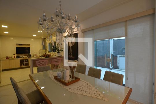 Casa à venda com 3 quartos, 154m² em Vila Valqueire, Rio de Janeiro