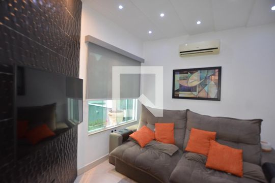 Sala de TV de casa à venda com 3 quartos, 154m² em Vila Valqueire, Rio de Janeiro