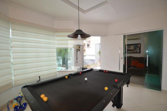 Sala de casa à venda com 3 quartos, 154m² em Vila Valqueire, Rio de Janeiro