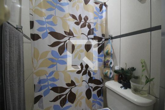 Banheiro de casa para alugar com 1 quarto, 55m² em Cabuís, Nilópolis