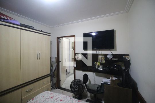 Quarto de casa para alugar com 1 quarto, 55m² em Cabuís, Nilópolis