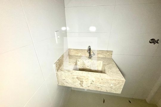 Banheiro  de apartamento à venda com 2 quartos, 44m² em Água Fria, São Paulo