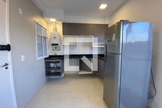 Sala/Cozinha de apartamento para alugar com 1 quarto, 50m² em Vila Sonia, São Paulo