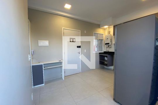 Sala/Cozinha de apartamento para alugar com 1 quarto, 50m² em Vila Sonia, São Paulo