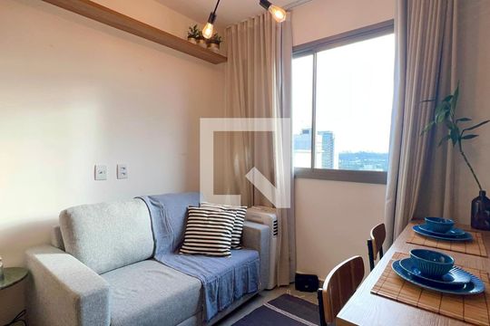 Sala de kitnet/studio para alugar com 1 quarto, 28m² em Pinheiros, São Paulo