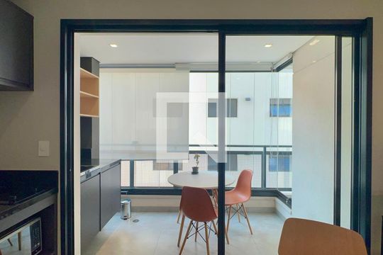 Varanda de kitnet/studio para alugar com 1 quarto, 33m² em Pinheiros, São Paulo