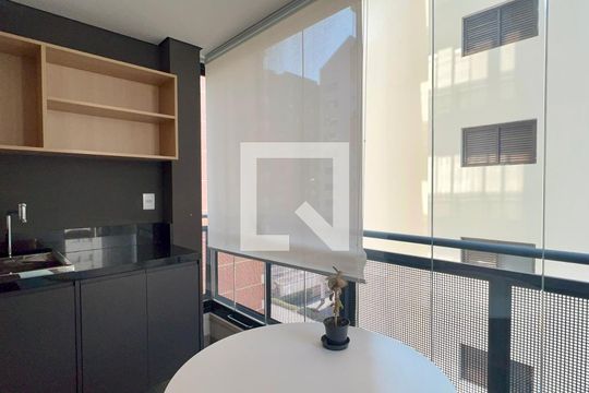 Varanda de kitnet/studio para alugar com 1 quarto, 33m² em Pinheiros, São Paulo