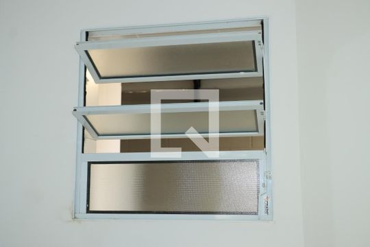 Sala de apartamento para alugar com 2 quartos, 48m² em Chácara Ondas Verdes, Cotia