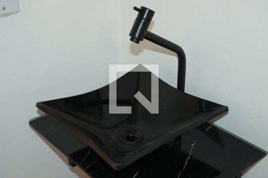 Lavabo de apartamento para alugar com 2 quartos, 48m² em Chácara Ondas Verdes, Cotia