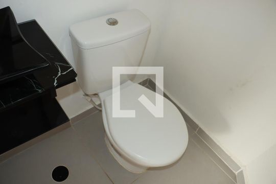 Lavabo de apartamento para alugar com 2 quartos, 48m² em Chácara Ondas Verdes, Cotia