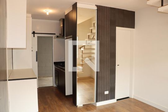 Sala de apartamento para alugar com 2 quartos, 48m² em Chácara Ondas Verdes, Cotia