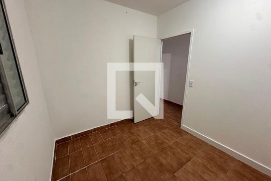 Quarto de casa para alugar com 2 quartos, 75m² em Vila Santa Lucia, São Paulo