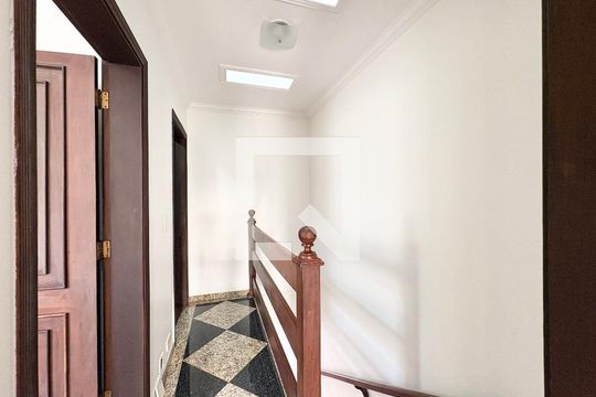 Corredor dos Quartos  de casa à venda com 3 quartos, 181m² em Jardim Sao Ricardo, São Paulo