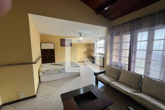 Sala de kitnet/studio para alugar com 1 quarto, 44m² em Rio do Ouro, São Gonçalo