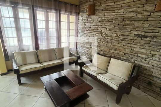 Sala de kitnet/studio para alugar com 1 quarto, 44m² em Rio do Ouro, São Gonçalo