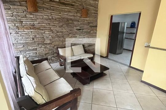 Sala de kitnet/studio para alugar com 1 quarto, 44m² em Rio do Ouro, São Gonçalo