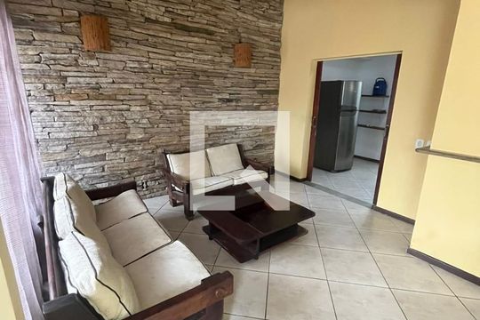 Sala de kitnet/studio para alugar com 1 quarto, 44m² em Rio do Ouro, São Gonçalo