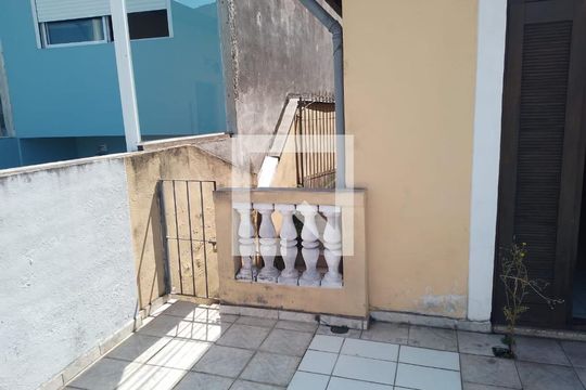 Área externa de casa para alugar com 2 quartos, 137m² em Parque Pinheiros, Taboão da Serra