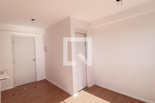 Sala/cozinha de kitnet/studio à venda com 1 quarto, 17m² em Jardim Danfer, São Paulo