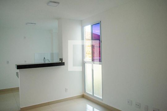 Apartamento à venda com 2 quartos, 42m² em Parque Tremendao, Goiânia