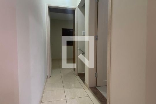 Corredor de casa à venda com 2 quartos, 145m² em Centro, Osasco